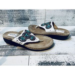 Clarks Artisan Women's 8M Latin Circle White Leather Turquoise Beaded Sandal